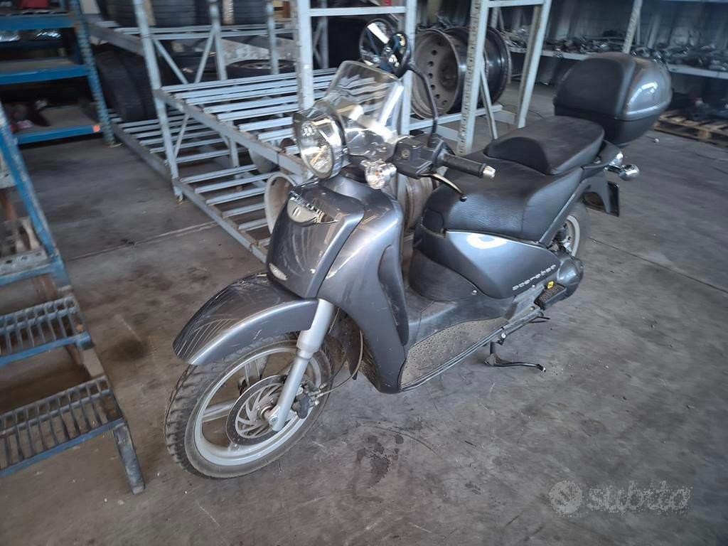 Aprilia Scarabeo 200 Demolito - Per Ricambi