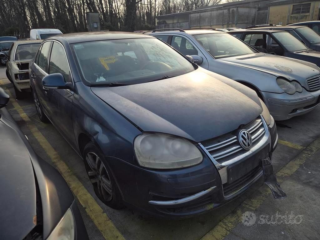 Volkswagen Jetta 2006 Demolita - Per Ricambi