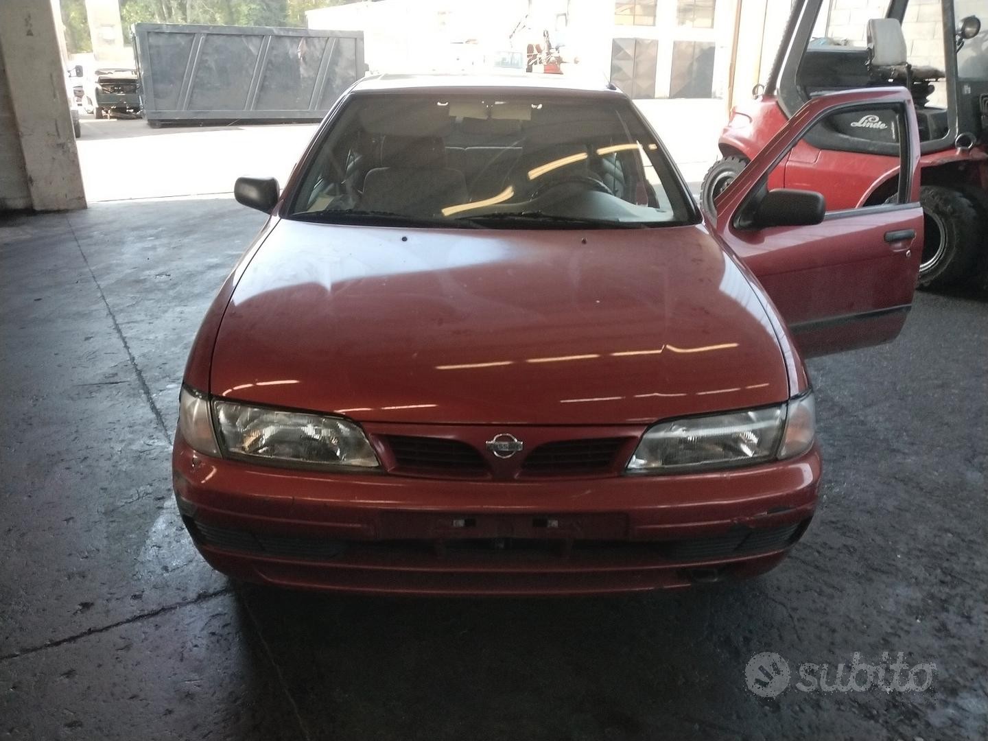 Nissan almera 1998 benzina demolito per ricambi
