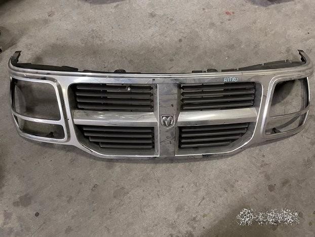 Mascherina Anteriore Dodge Nitro 2008