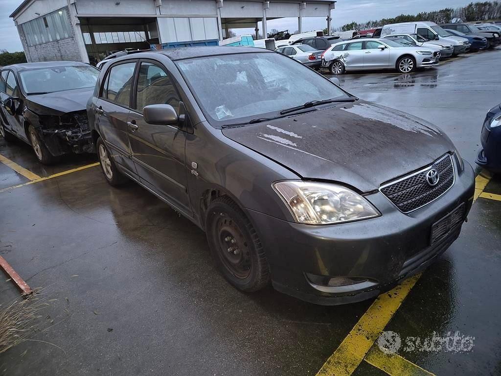 Toyota Auris Diesel 2004 Demolita - Per Ricambi