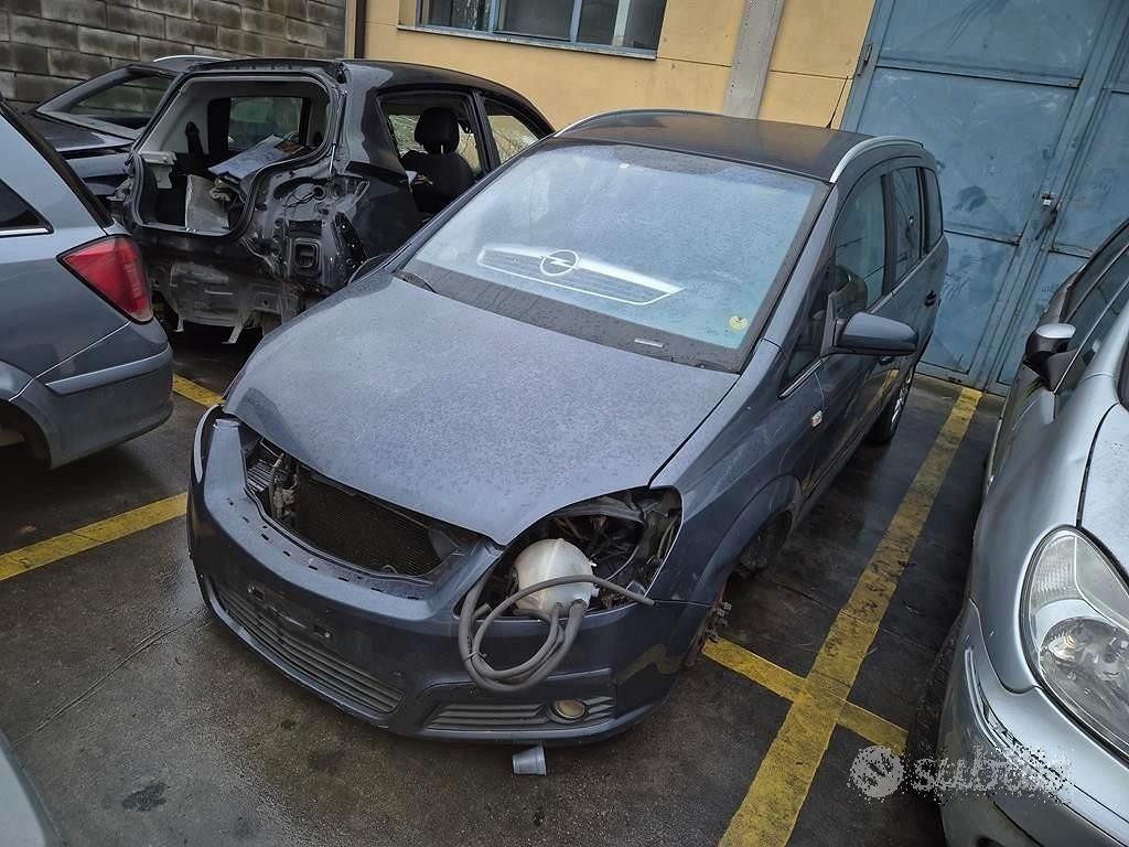 Opel Zafira B 2009 Demolita - Per Ricambi