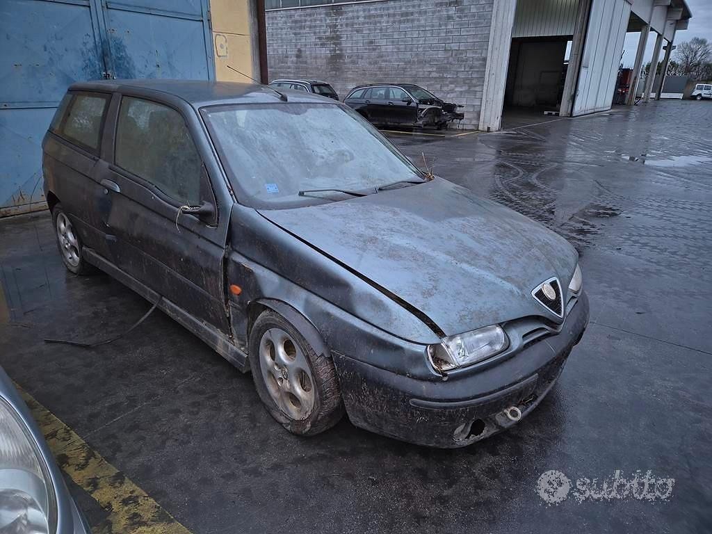 Alfa Romeo 145 Twin Spark Demolita - Per Ricambi