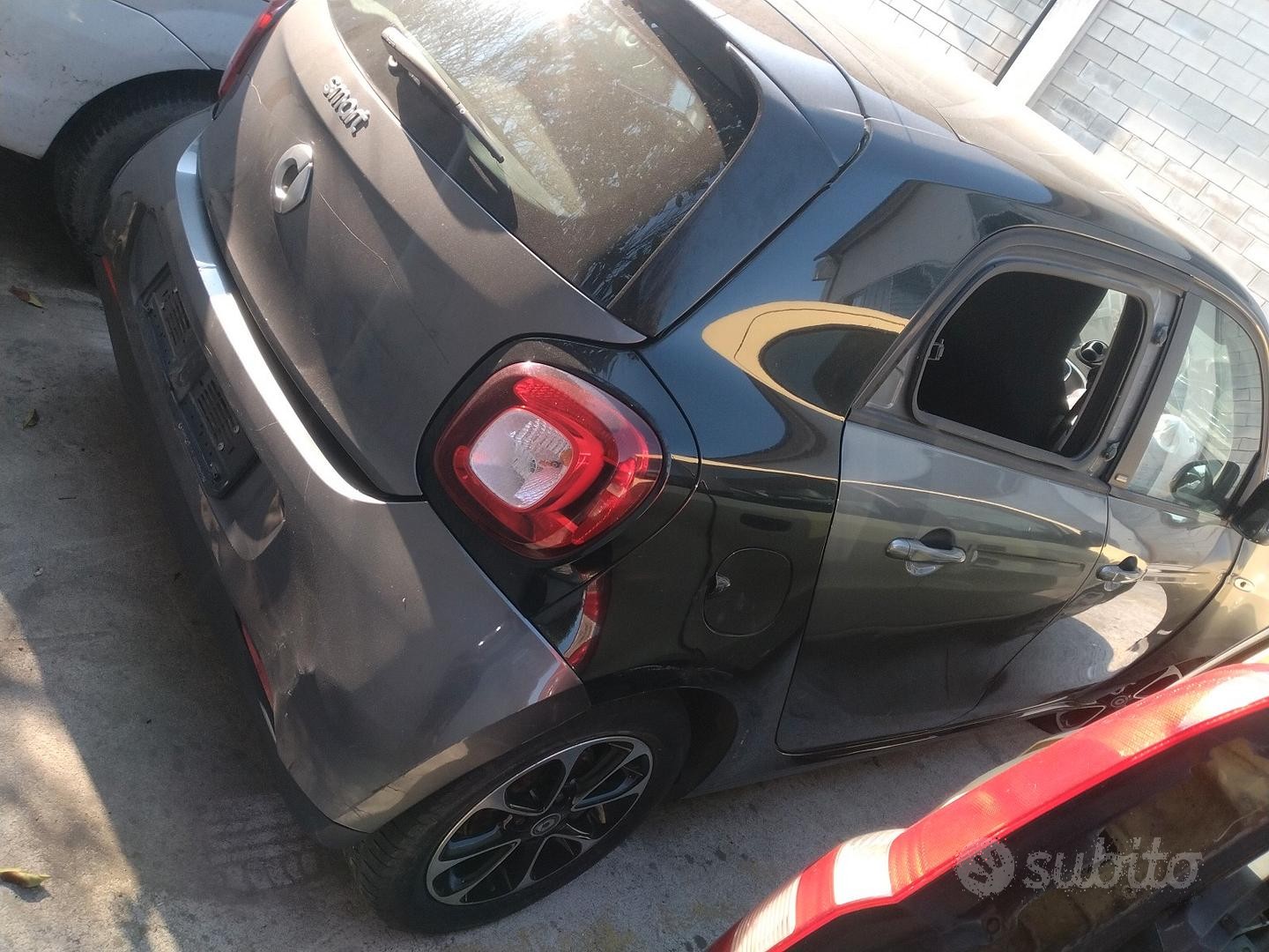 smart 2020 4 porte benzina demolito per ricambi