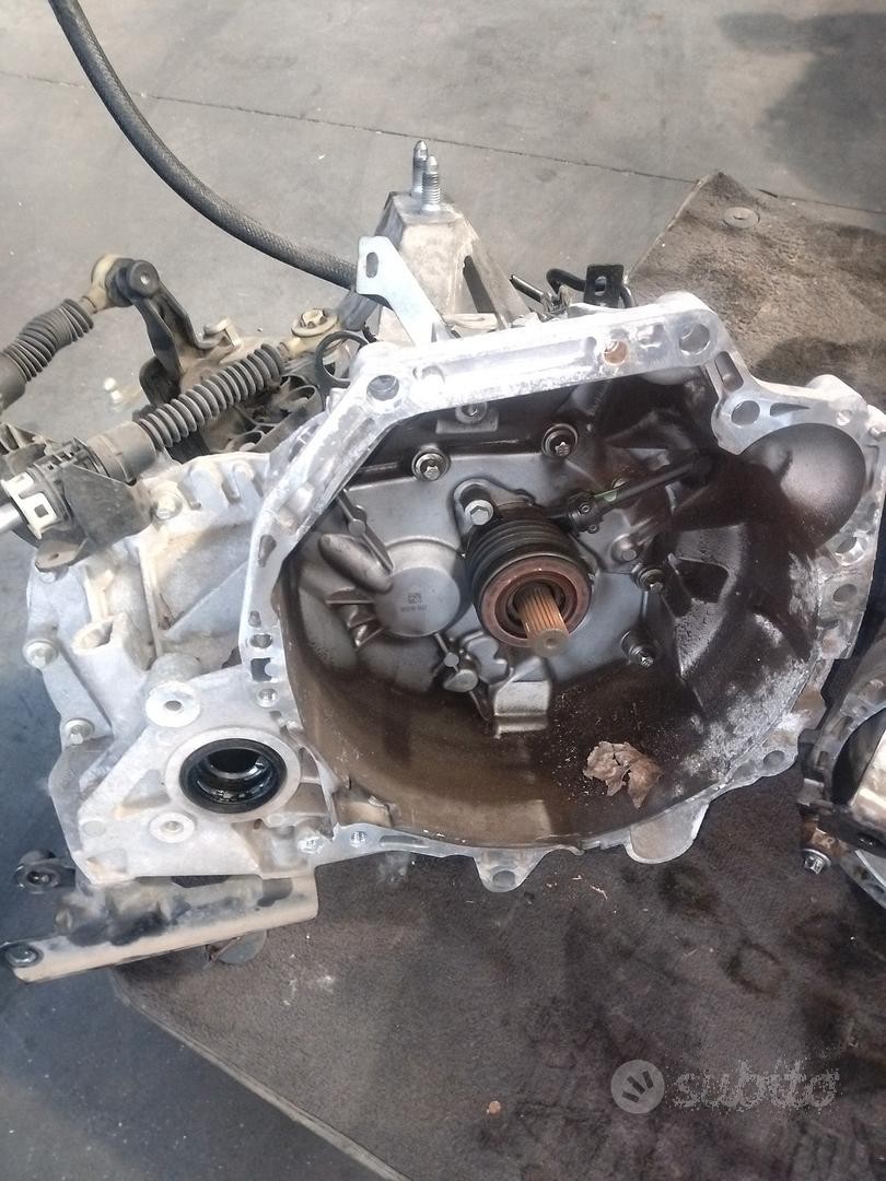 cambio manuale 5 marce dacia Sandero 2021 B4DG409