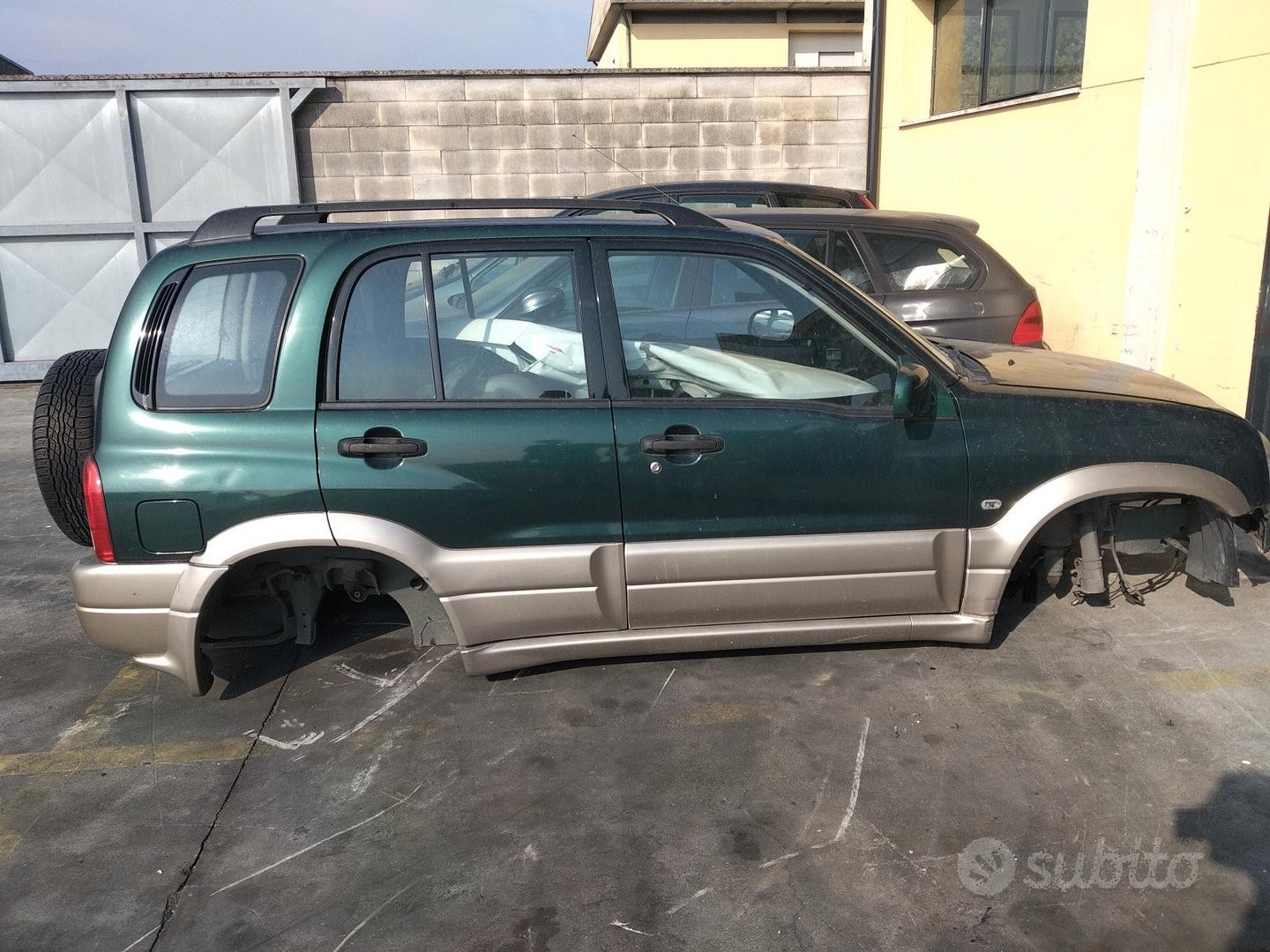 SUZUKI VITARA 2001 demolito per ricambi