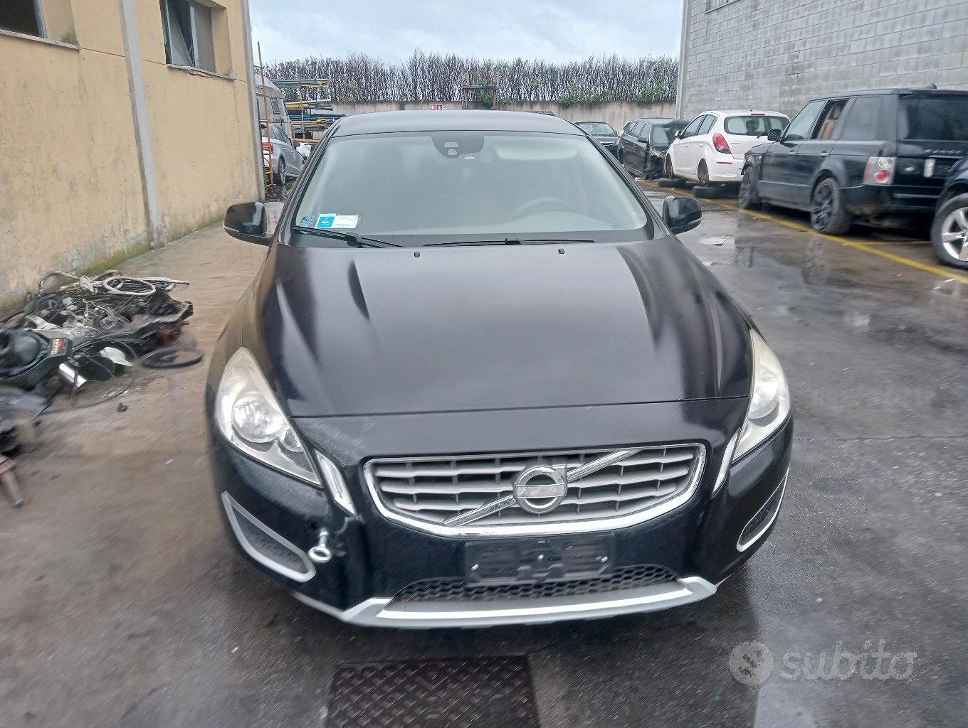 volvo v60 2.0td 2014 demolita per ricambi
